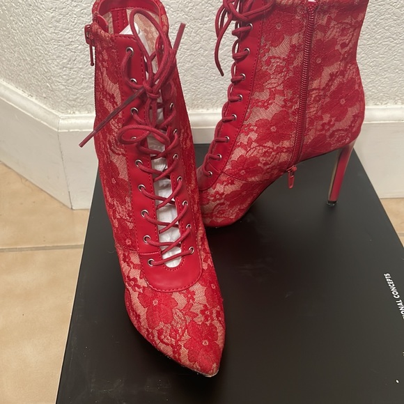 I.N.C. Indira size 5.5 red lace booties - Picture 2 of 6